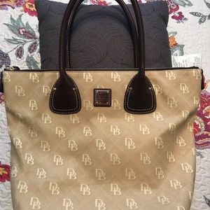 Dooney & Bourke Lexington Shopper Zippered Tote